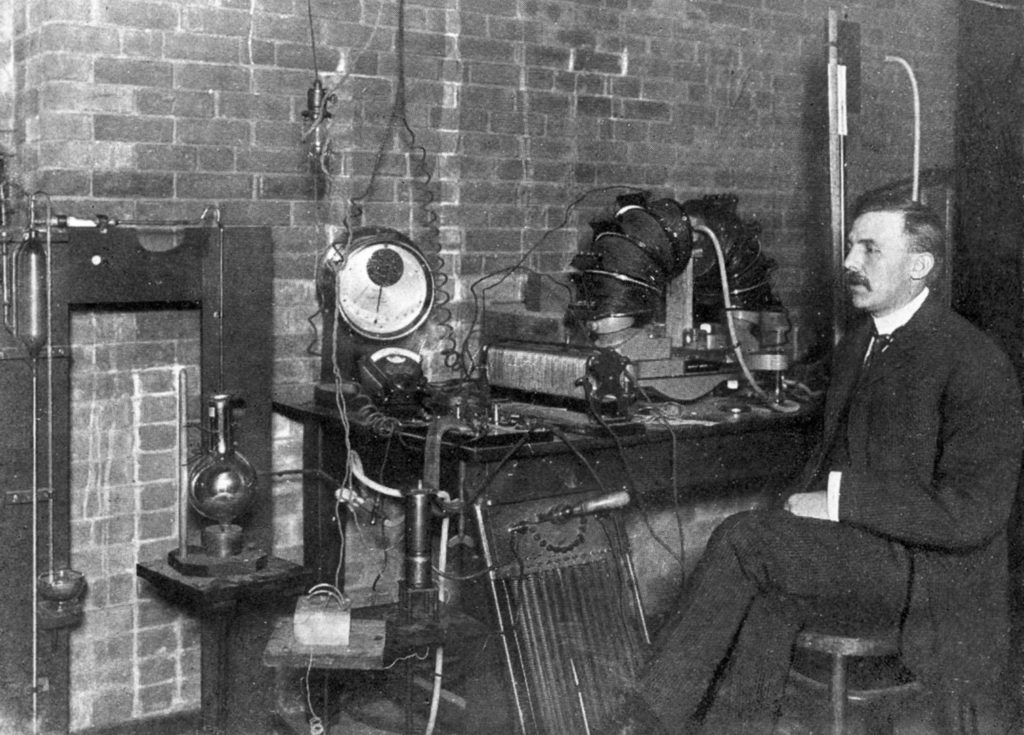 Ernest_Rutherford_1905